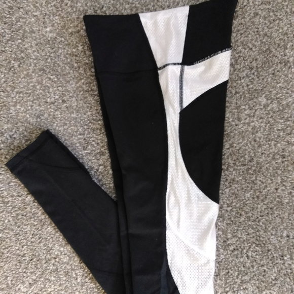 Victoria's Secret SPORT VSX Knockout yoga leggings - Picture 4 of 6